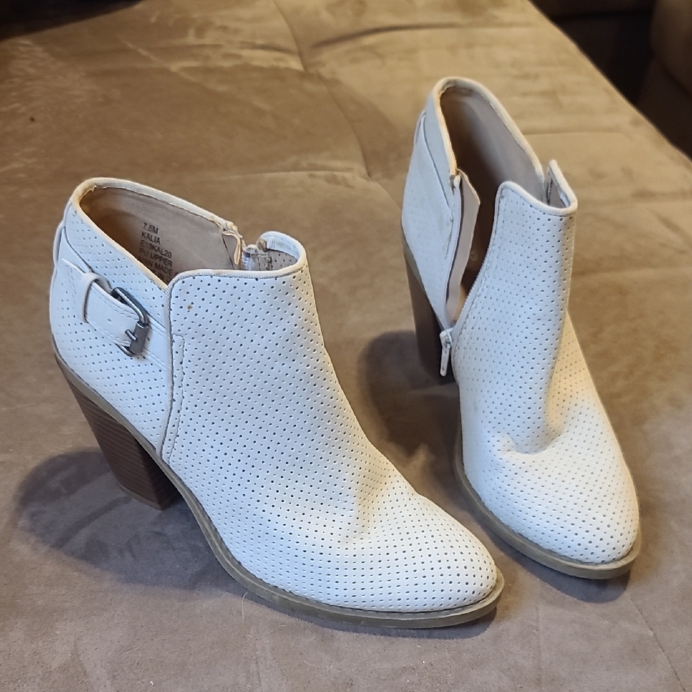 Esprit Perforated Heeled Boots
